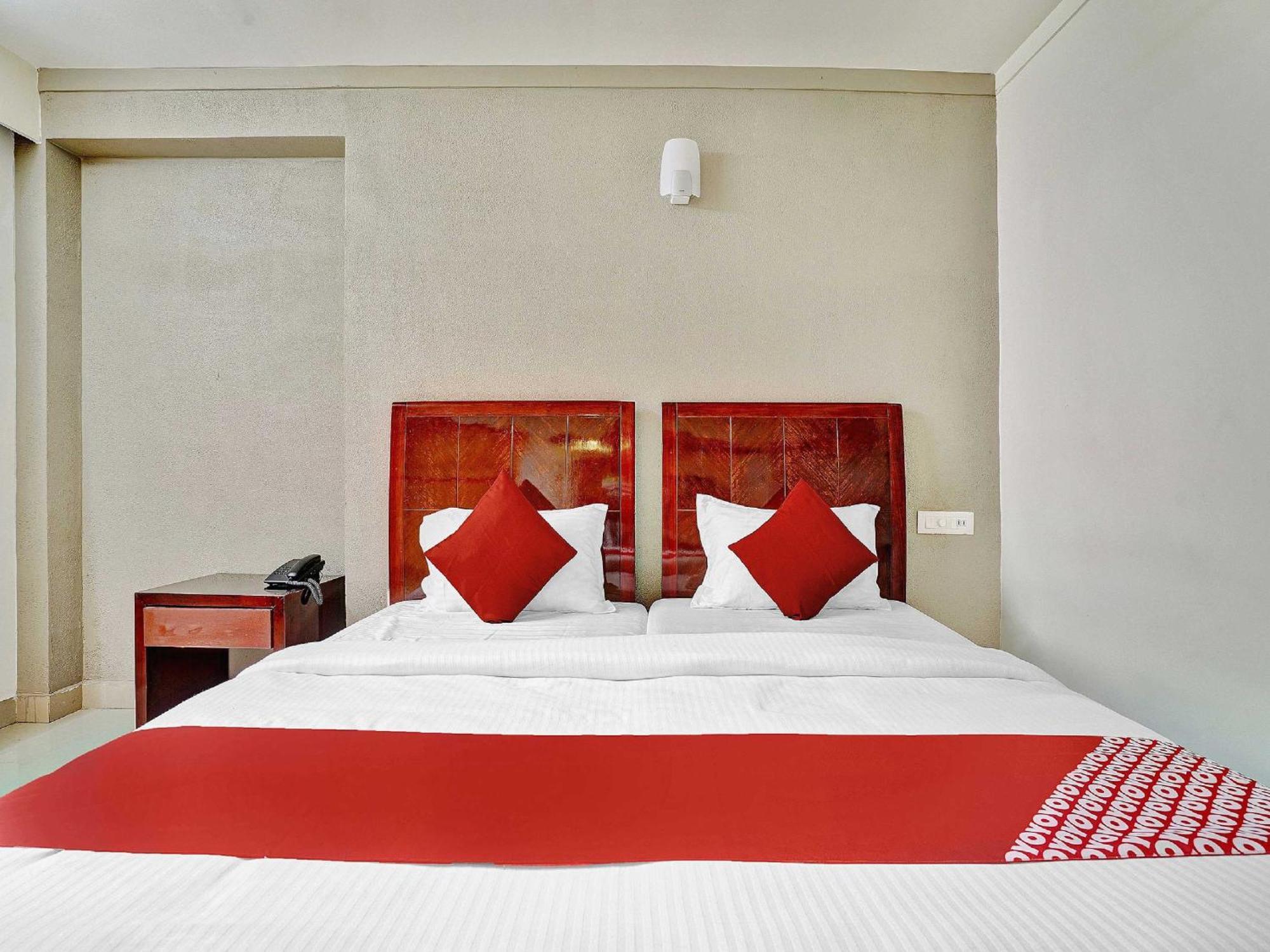 Hotel O Aec Residency Mararikulam Esterno foto