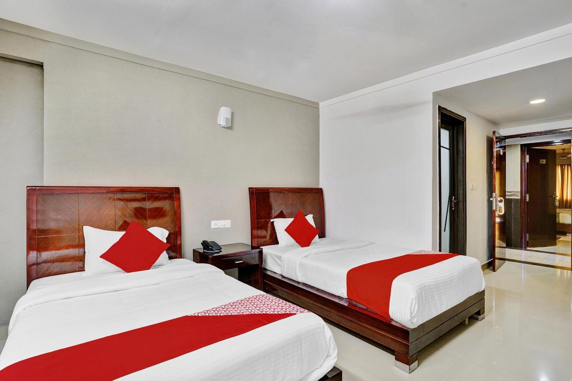Hotel O Aec Residency Mararikulam Esterno foto