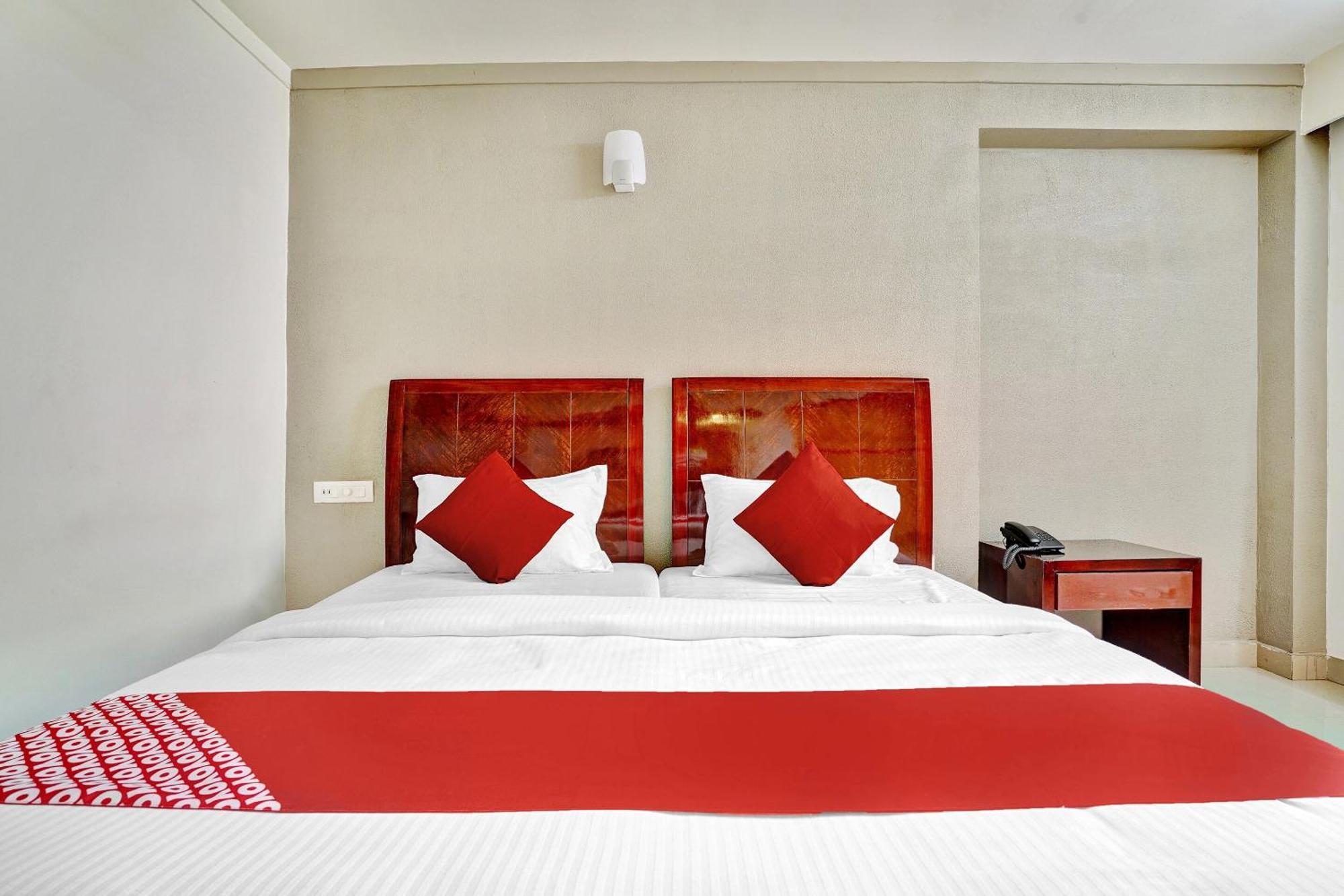 Hotel O Aec Residency Mararikulam Esterno foto