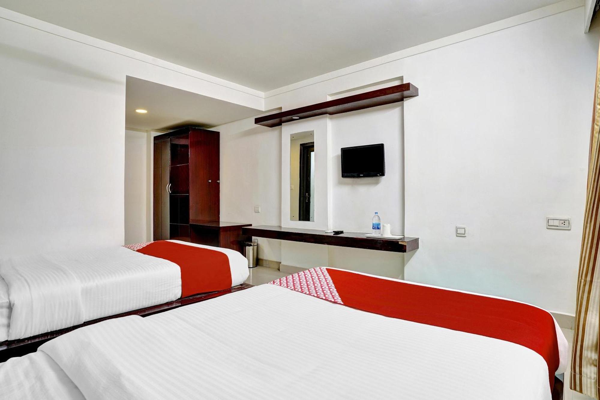 Hotel O Aec Residency Mararikulam Esterno foto